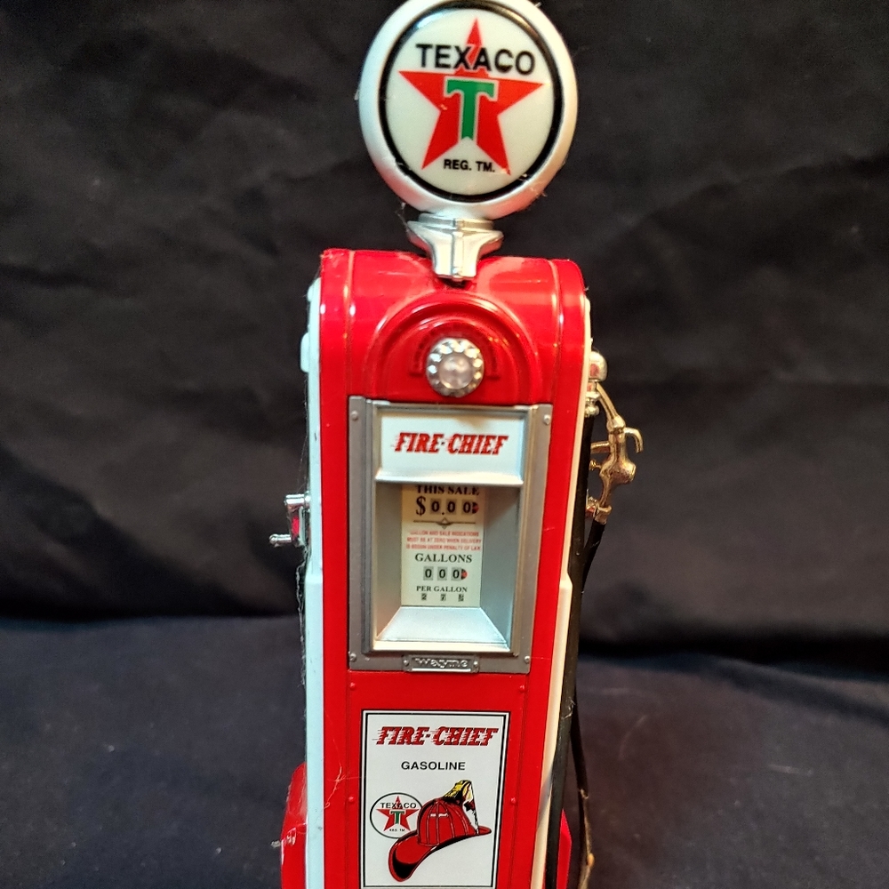 Miniature old time gas pump- piggy bank
